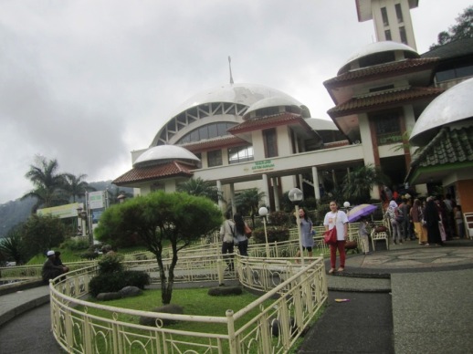 Masjid Atta'awun Puncak Bogor