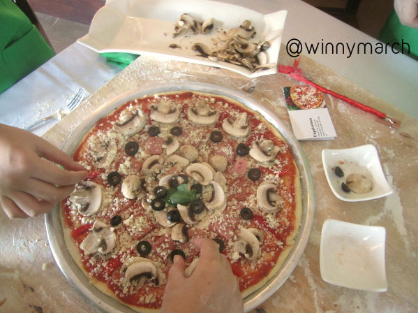Cara membuat Pizza di Signora Pasta